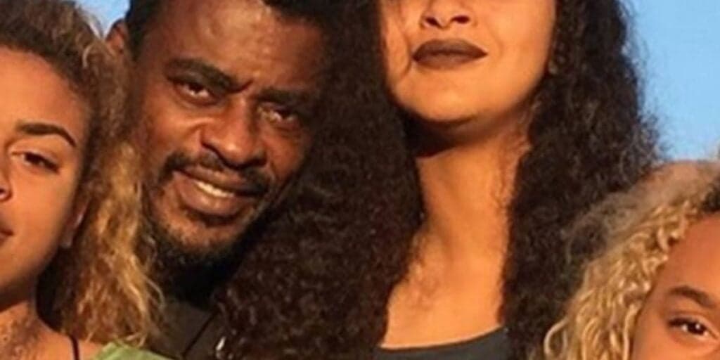 Seu Jorge, discreto na vida pessoal, tem filhas tão belas, que fotos com certeza te deixarão de boca aberta