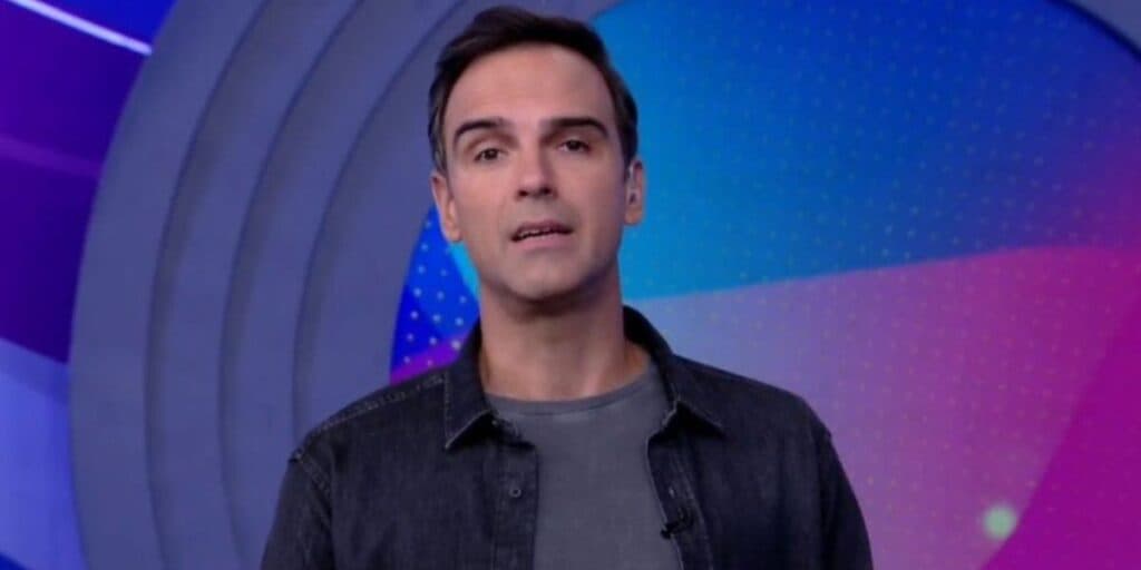 Tadeu Schimidt tem flagra do que faz enquanto Jogo da discórdia rola, ao vivo, e flagra choca público: “Ateia fogo”