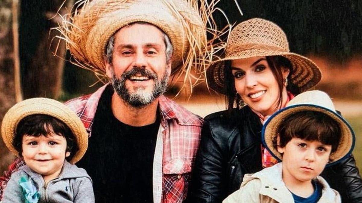 Alexandre Nero com a esposa, Karen Brusttolin, e os dois filhos (Foto: Reprodução) Alexandre Nero com a esposa, Karen Brusttolin, e os dois filhos (Foto: Reprodução)