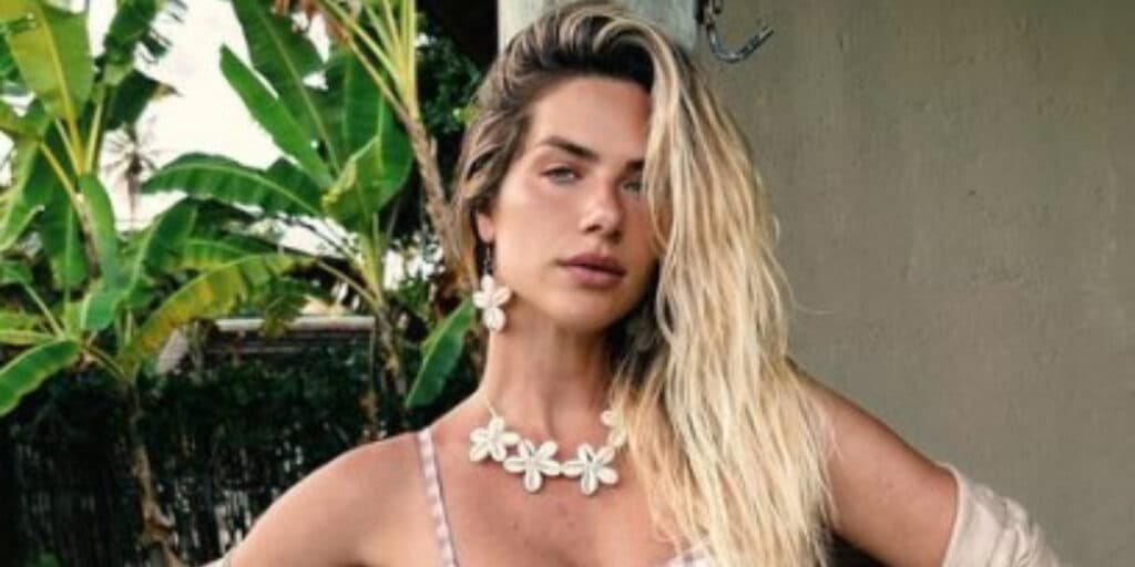 Gio Ewbank mostra situação com Gagliasso, joga roupa no chão e foto deixa muitos chocados: "Ja já vem baby"