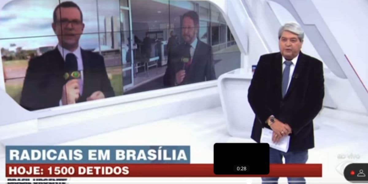 Durante o Brasil Urgente, Datena se irrita ao vivo ao ver bolsonarista radical invadir telejornal ao vivo (Fotos: Reprodução / Band) Durante o Brasil Urgente, Datena se irrita ao vivo ao ver bolsonarista radical invadir telejornal ao vivo (Fotos: Reprodução / Band)