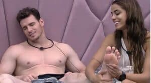 BBB23 - Key confessa 'fetiche' por chulé, expõe nojeira após treinos e deixa Gustavo em choque (Foto: Reprodução / Globoplay) BBB23 - Key confessa 'fetiche' por chulé, expõe nojeira após treinos e deixa Gustavo em choque (Foto: Reprodução / Globoplay)
