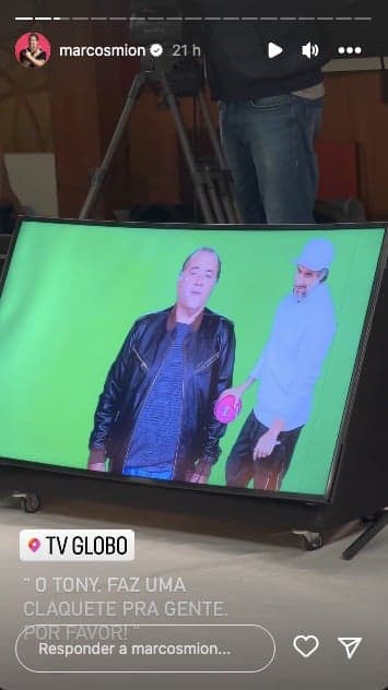 Nas redes sociais, Marcos Mion aparece ao lado de Tony Ramos em estúdios da Globo e pede para que ator faça a claquete com as mãos em fundo verde (Foto: Reprodução / Instagram) Nas redes sociais, Marcos Mion aparece ao lado de Tony Ramos em estúdios da Globo e pede para que ator faça a claquete com as mãos em fundo verde (Foto: Reprodução / Instagram)