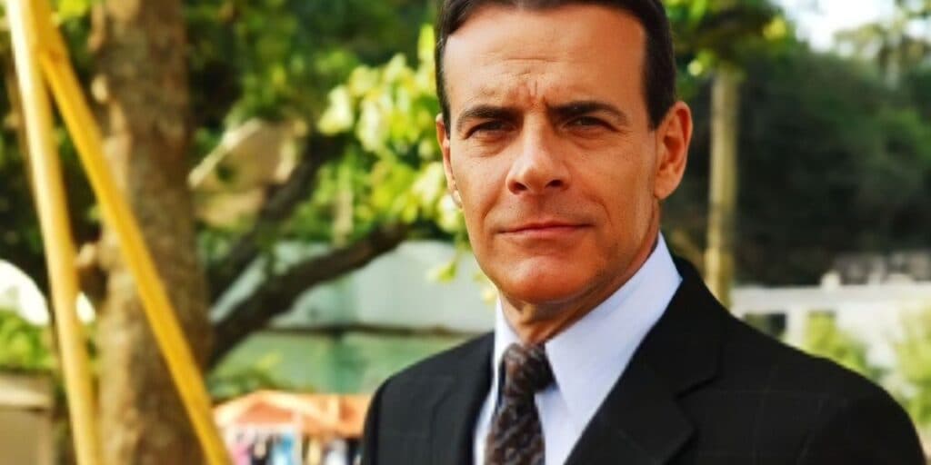 Mário Gomes, de A Favorita, hoje: comemorando demissão da Globo, vendendo hambúrguer e bem mais velho