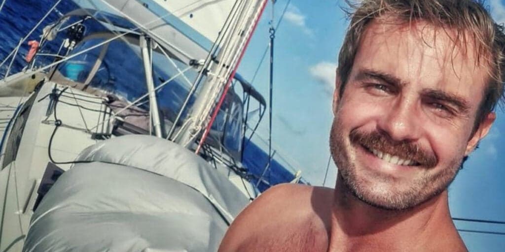 Vivendo no mar, com parte íntima de fora e recusa às novelas: Max Fercondini, galã da Globo, vive assim hoje