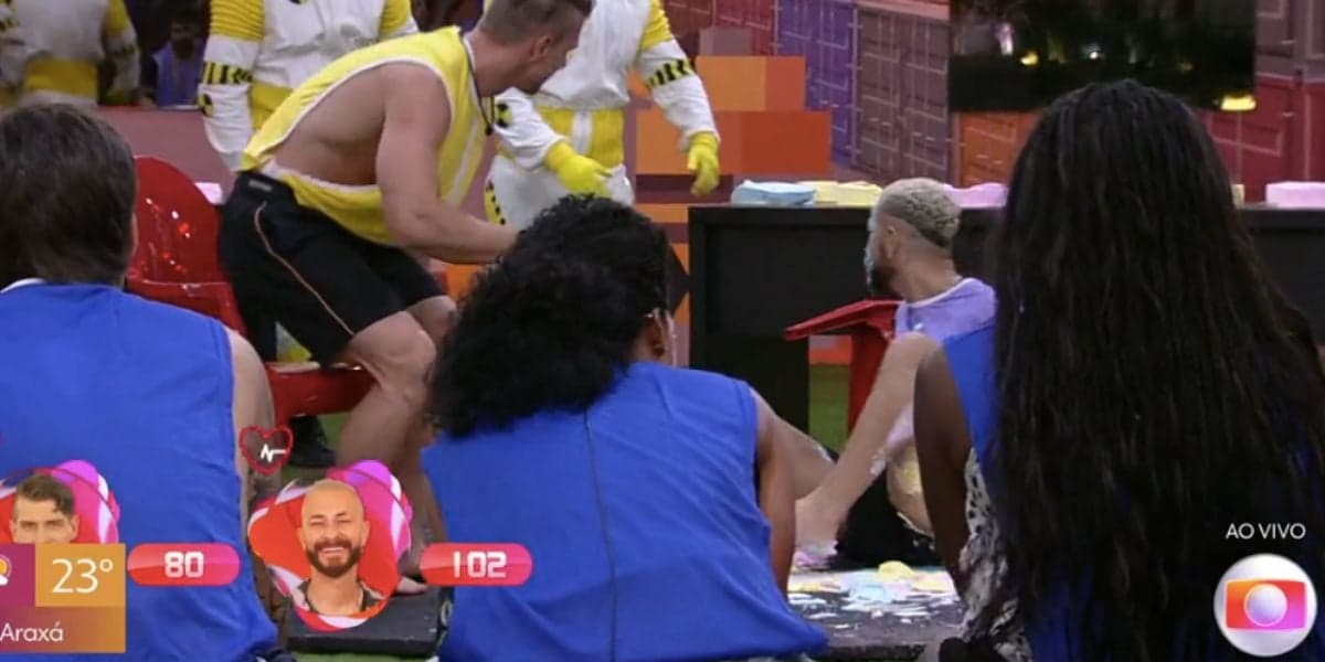 Encontro erra ao mostrar imagem de Fred no chão do BBB23 e Patrícia Poeta manda recado para diretor para que cena de tombo seja transmitida inteira (Foto: Reprodução / Encontro da Globo) Encontro erra ao mostrar imagem de Fred no chão do BBB23 e Patrícia Poeta manda recado para diretor para que cena de tombo seja transmitida inteira (Foto: Reprodução / Encontro da Globo)