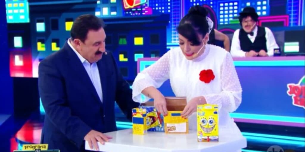 Ratinho vê funcionário invadir palco do SBT, se levanta da cadeira e o expulsa ao vivo: "Sai daqui