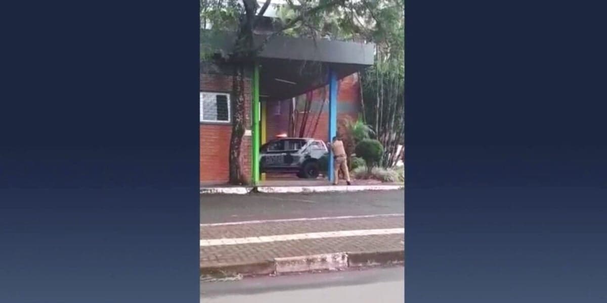 A TV Naipi, da Rede Massa, de Ratinho, sofreu ataque de um detento foragido (Foto: Reprodução) A TV Naipi, da Rede Massa, de Ratinho, sofreu ataque de um detento foragido (Foto: Reprodução)