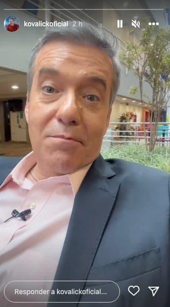 Roberto Kovalick senta no meio do prédio da Globo e faz desabafo ao Brasil sobre erro devido a matéria no Hora 1 sobre goleiro (Foto: Reprodução / Globo) Roberto Kovalick senta no meio do prédio da Globo e faz desabafo ao Brasil sobre erro devido a matéria no Hora 1 sobre goleiro (Foto: Reprodução / Globo)