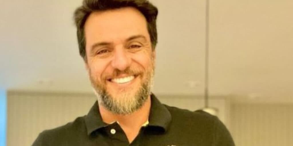 Rodrigo Lombardi entrega bastidores de Travessia com Rômulo Estrela e foto é divulgada: "É a melhor parte"