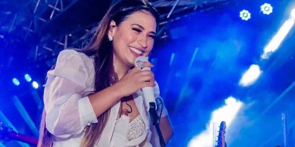 Simone faz forte desabafo e revela que pensou em desistir de tudo após rompimento com Simaria
