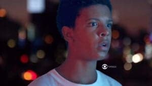 Travessia - Theo morre? 'Largado' pelos pais, rapaz chega ao fundo do poço após segredo vir à tona (Foto: Reprodução / Globo / Montagem TV Foco) Travessia - Theo morre? 'Largado' pelos pais, rapaz chega ao fundo do poço após segredo vir à tona (Foto: Reprodução / Globo / Montagem TV Foco)