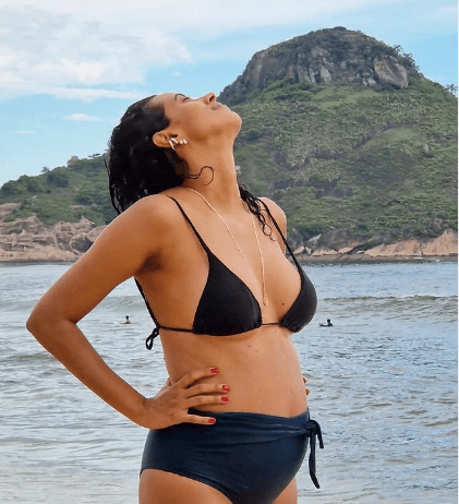 Âncora do Jornal Nacional, Aline Midlej, mostra barriguinha de gravidez Âncora do Jornal Nacional, Aline Midlej, mostra barriguinha de gravidez