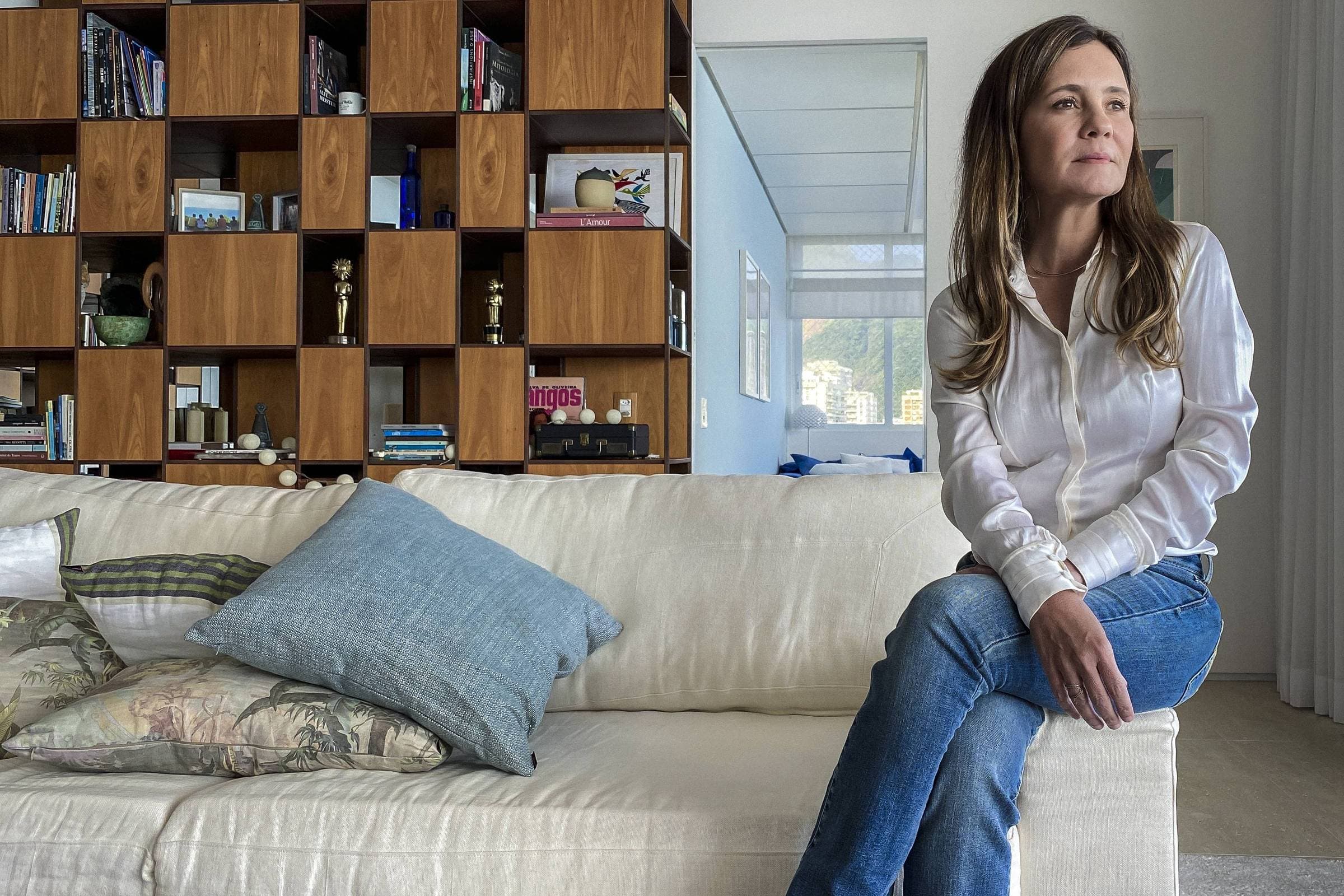 Adriana Esteves em seu luxuoso apartamento - Foto Reprodução Adriana Esteves em seu luxuoso apartamento - Foto Reprodução