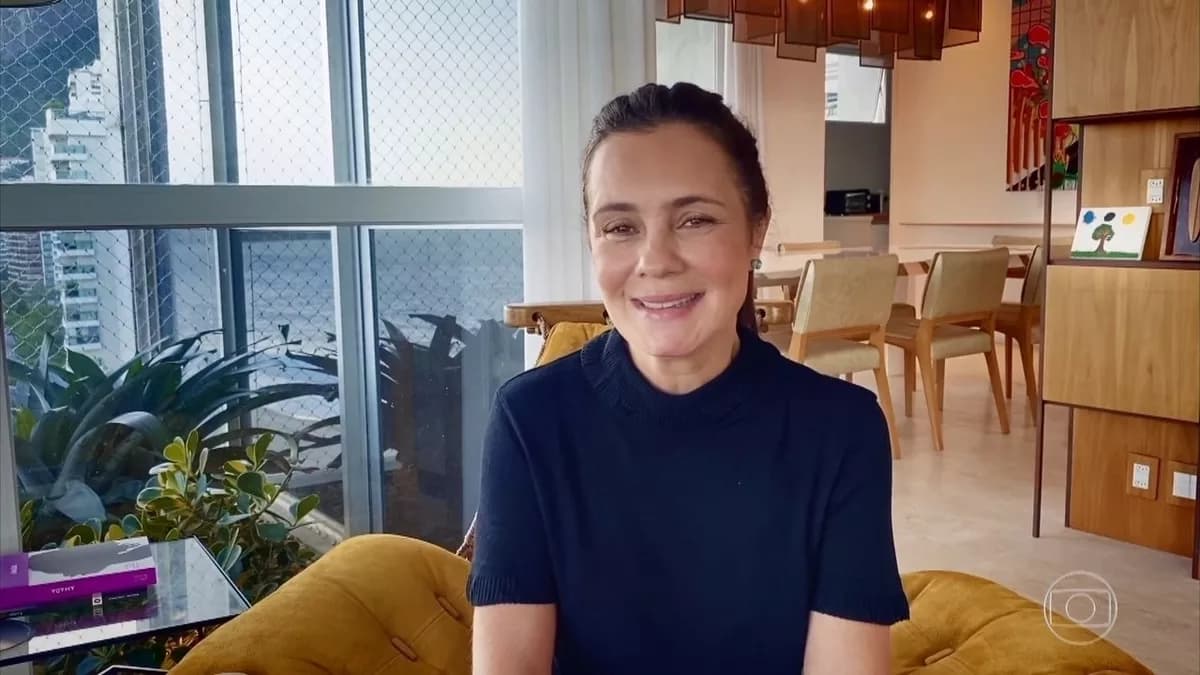 Adriana Esteves em seu luxuoso apartamento - Foto Reprodução Adriana Esteves em seu luxuoso apartamento - Foto Reprodução
