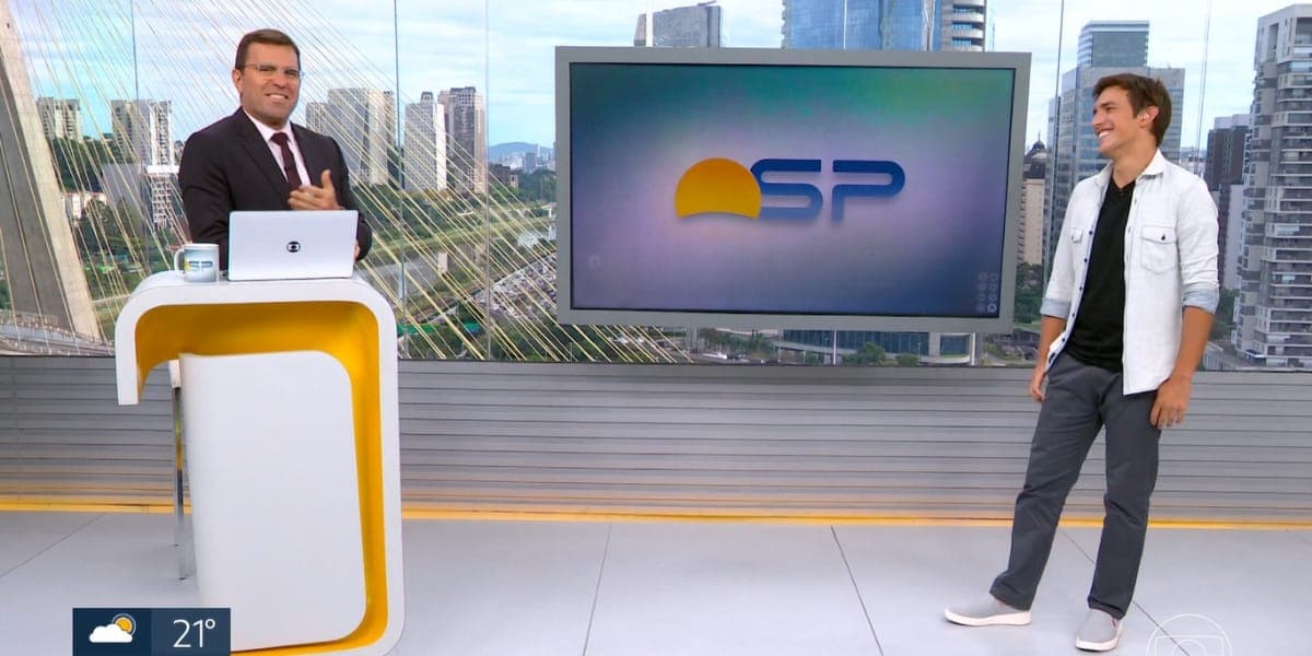 Alê Jojar surpreendido com o que Rodrigo Bocardi entregou o que ele tinha feito nos bastidores (Reprodução: Bom Dia SP/ Globo) Alê Jojar surpreendido com o que Rodrigo Bocardi entregou o que ele tinha feito nos bastidores (Reprodução: Bom Dia SP/ Globo)