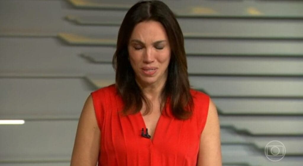 Ana Paula Araújo ficou muito emocionada ao falar sobre a morte de Glória Maria Ana Paula Araújo ficou muito emocionada ao falar sobre a morte de Glória Maria