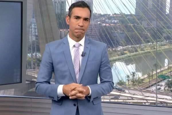 César Tralli anda até a bancada do JH, dá notícia arrasadora e crava Perverso - Foto reprodução César Tralli anda até a bancada do JH, dá notícia arrasadora e crava Perverso - Foto reprodução