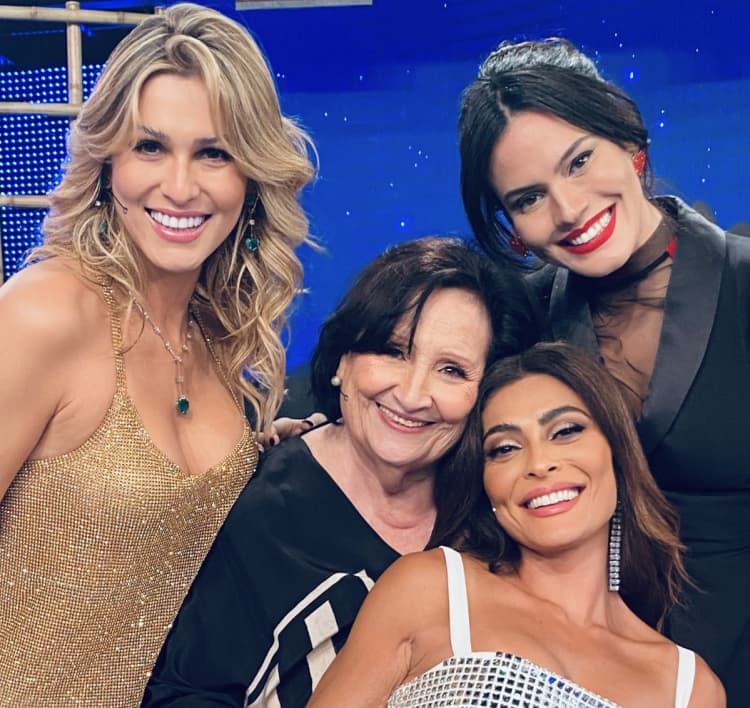 Durante o Domingão Com Huck, Juliana Paes é questionada sobre o marido e dá resposta sincera, pegando todos de surpresa - Foto Reprodução: Domingão com Huck, da Globo Durante o Domingão Com Huck, Juliana Paes é questionada sobre o marido e dá resposta sincera, pegando todos de surpresa - Foto Reprodução: Domingão com Huck, da Globo