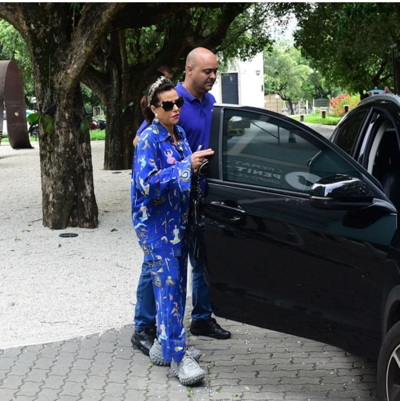 Em cerimônia de velória restrita, Marina Ruy Barbosa e Narcisa são vistas abaladas em último adeus a Glória Maria (Foto: AgNews) Em cerimônia de velória restrita, Marina Ruy Barbosa e Narcisa são vistas abaladas em último adeus a Glória Maria (Foto: AgNews)