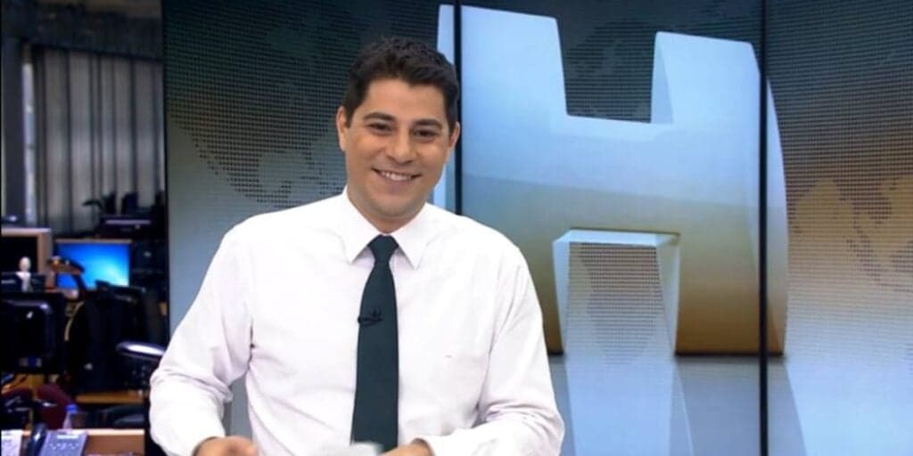 Evaristo Costa quando era âncora do Jornal Hoje, entre 2004 e 2017 (Reprodução: Jornal Hoje/ Globo) Evaristo Costa quando era âncora do Jornal Hoje, entre 2004 e 2017 (Reprodução: Jornal Hoje/ Globo)