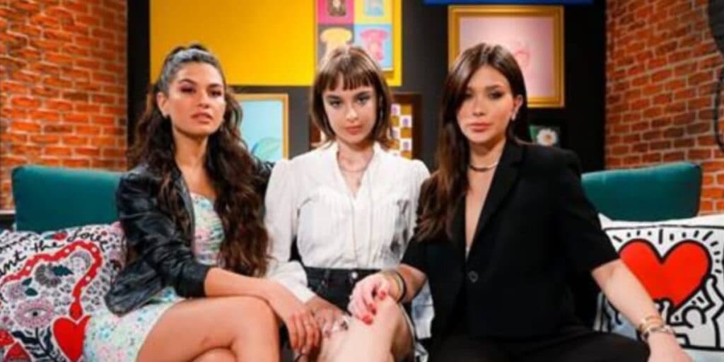 Ex-atriz mirim do SBT está crescida e assumiu namoro com outra mulher na frente de Silvio Santos