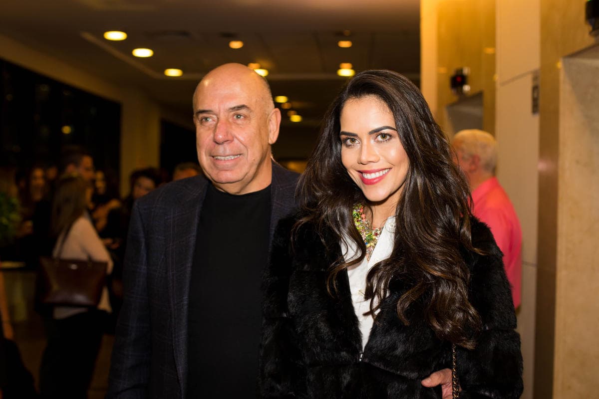 Famosa apresentadora da RedeTV! diz que o marido ficou com ciúmes ao ver situação com Roberto Carlos - Foto Reprodução Famosa apresentadora da RedeTV! diz que o marido ficou com ciúmes ao ver situação com Roberto Carlos - Foto Reprodução