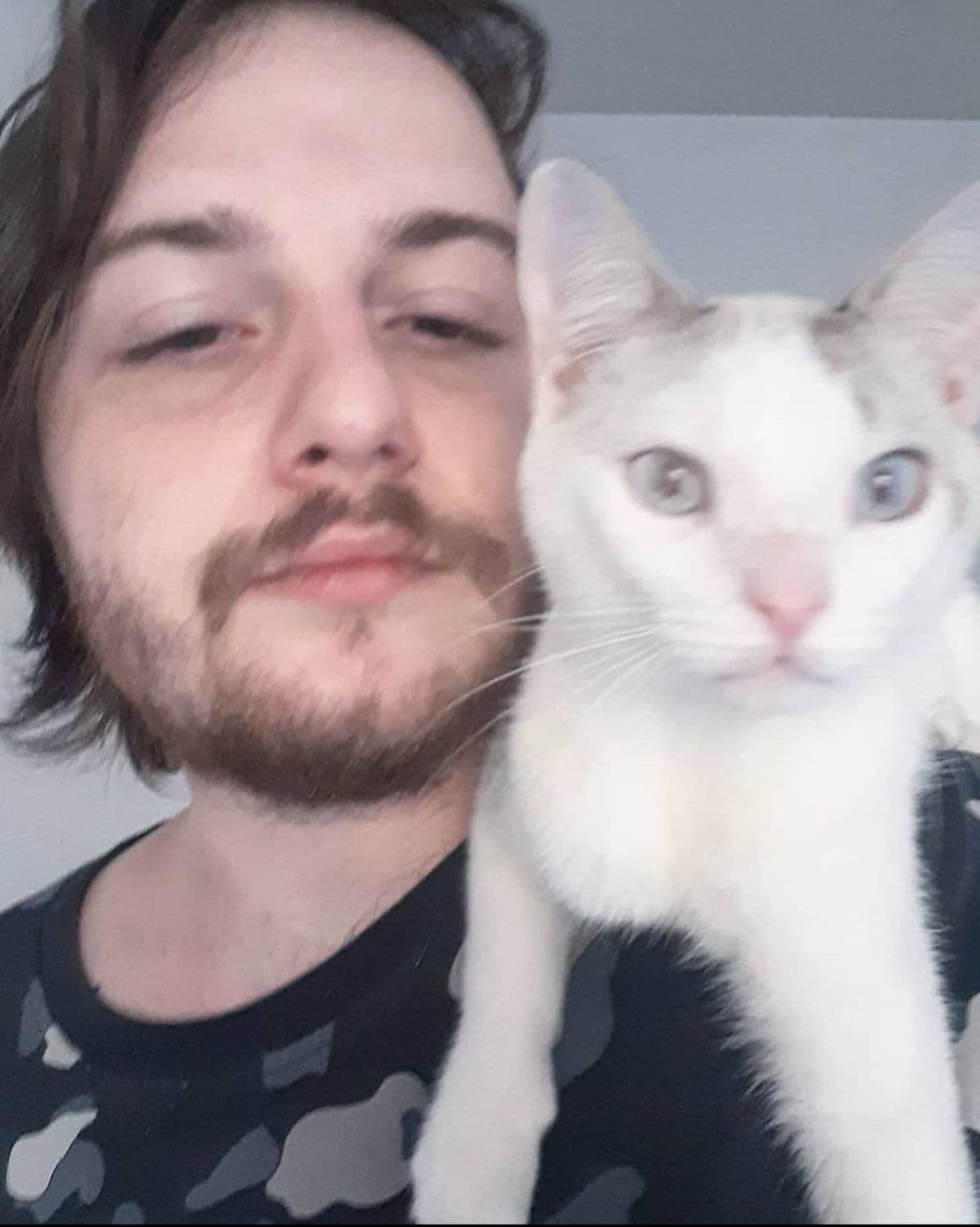 Felipe Latgé, que deu vida ao Otávio em Da Cor do Pecado, hoje está barbudo, fora da TV e com profissão comum - Foto Reprodução: Instagram Felipe Latgé, que deu vida ao Otávio em Da Cor do Pecado, hoje está barbudo, fora da TV e com profissão comum - Foto Reprodução: Instagram