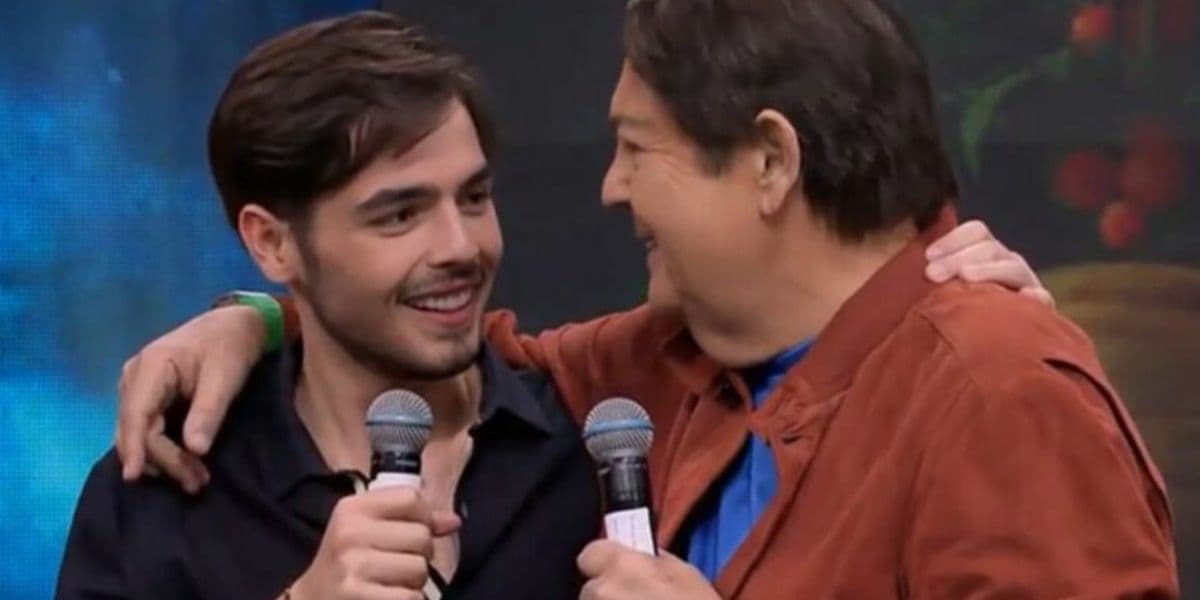 Filho de Faustão faz 19 anos ao lado de grande amor de 34 e anúncio de casal é feito - Foto Reprodução Faustão na Band Filho de Faustão faz 19 anos ao lado de grande amor de 34 e anúncio de casal é feito - Foto Reprodução Faustão na Band
