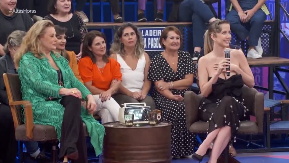 Gabriela Prioli ao lado de Vera Fischer no Altas Horas Gabriela Prioli ao lado de Vera Fischer no Altas Horas