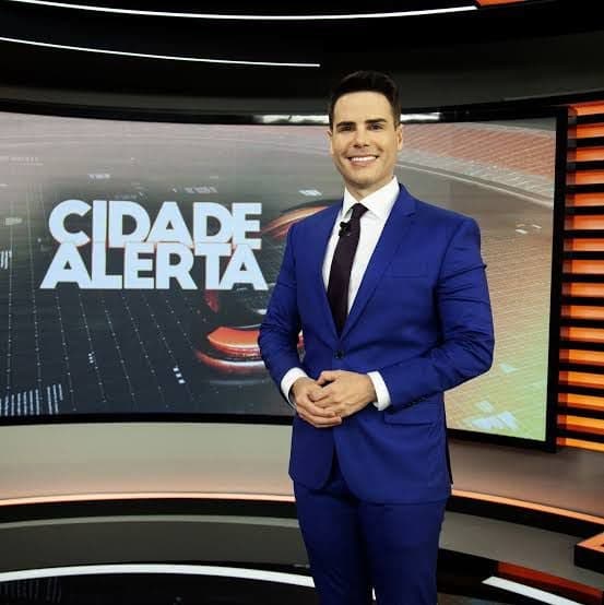 Luiz Bacci, apresentador do Cidade Alerta, já recebeu proposta de Silvio Santos pra deixar a Record e escancarou decisão - Foto Reprodução Luiz Bacci, apresentador do Cidade Alerta, já recebeu proposta de Silvio Santos pra deixar a Record e escancarou decisão - Foto Reprodução