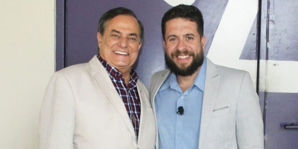 Grande apresentador da RedeTV! pede demissão e confirma ida para novo canal