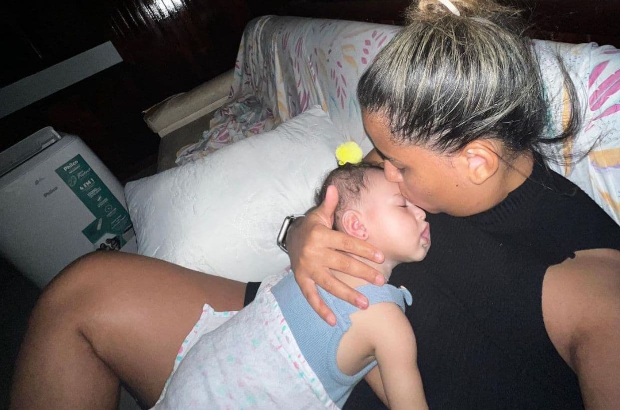 A cantora publicou algumas fotos com a bebê de 5 meses (Reprodução - Instagram) A cantora publicou algumas fotos com a bebê de 5 meses (Reprodução - Instagram)