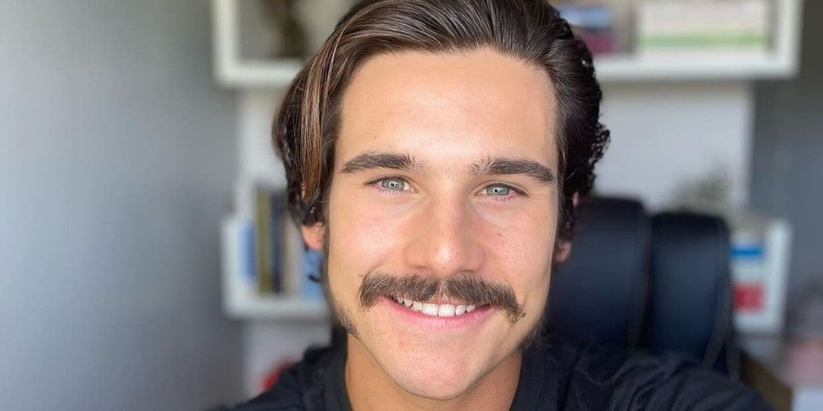 Nicolas Prattes surge aos beijos com grande amor e recebe declaração - Foto Reprodução Internet Nicolas Prattes surge aos beijos com grande amor e recebe declaração - Foto Reprodução Internet