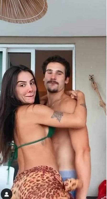 O galã da Globo, Nicolas Prattes, para a web ao surgir aos beijos com o seu grande amor, e ganha linda declaração - Foto Reprodução Instagram O galã da Globo, Nicolas Prattes, para a web ao surgir aos beijos com o seu grande amor, e ganha linda declaração - Foto Reprodução Instagram