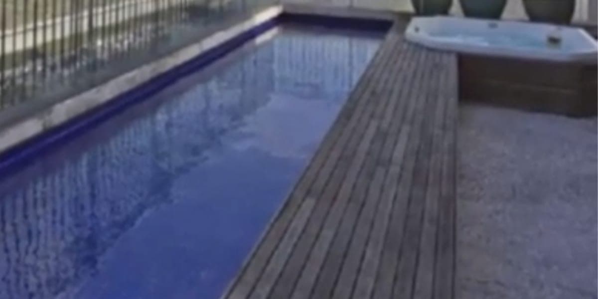 Piscina absurda da cobertura de Faustão (Reprodução: Youtube) Piscina absurda da cobertura de Faustão (Reprodução: Youtube)
