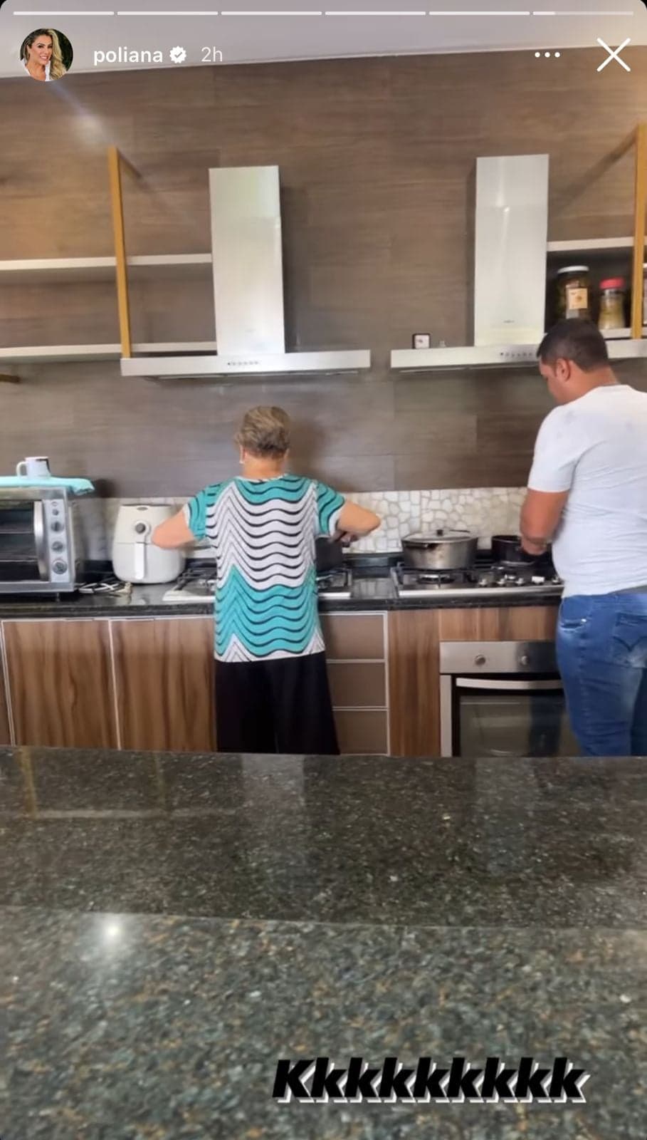 Por meio do seu Instagram, Poliana Rocha expõe o que Leonardo fez com sua mãe na casa dela - Foto Reprodução Instagram Por meio do seu Instagram, Poliana Rocha expõe o que Leonardo fez com sua mãe na casa dela - Foto Reprodução Instagram
