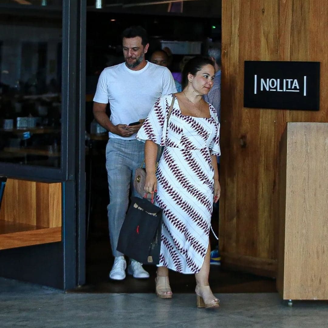 Rodrigo Lombardi foi flagrado curtindo um momento com a sua esposa no shopping (Foto: Edson Aipim/AgNews) Rodrigo Lombardi foi flagrado curtindo um momento com a sua esposa no shopping (Foto: Edson Aipim/AgNews)