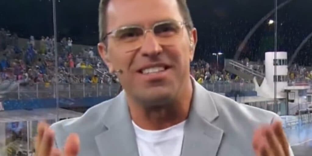 Rodrigo Bocardi olha para a câmera na Globo e divide opiniões com discurso ao vivo: "Pega sua tristeza''