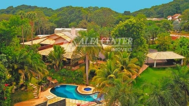 Sala com telão, lagos e até cachoeira essa é a mansão milionária de Maiara e Maraisa - Foto Reprodução Sala com telão, lagos e até cachoeira essa é a mansão milionária de Maiara e Maraisa - Foto Reprodução