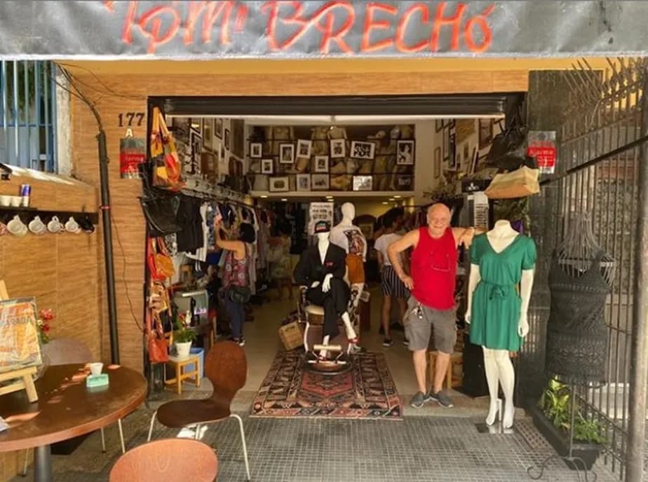 Tonico, o Mendonça de A Grande Família, no seu TPM Brechó, em Botafogo - Foto Reprodução Tonico, o Mendonça de A Grande Família, no seu TPM Brechó, em Botafogo - Foto Reprodução