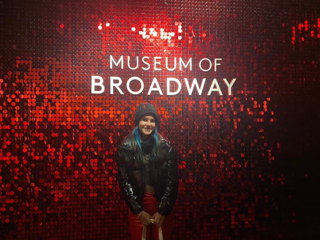 Do The Voice para o mundo, Anaiza está nos Estados Unidos em curso na Broadway