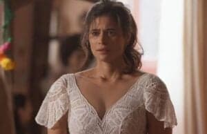 Candoca (Isadora Cruz) com vestido de noiva em Mar do Sertão; ela vai se atrasar para casório (Foto: Reprodução / Globo) Candoca (Isadora Cruz) com vestido de noiva em Mar do Sertão; ela vai se atrasar para casório (Foto: Reprodução / Globo)