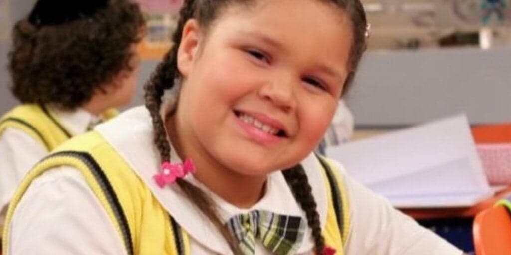 Com menos 35kg, cabelo vermelho e irreconhecível: assim está a filha de Simony, a Laurinha de Carrossel
