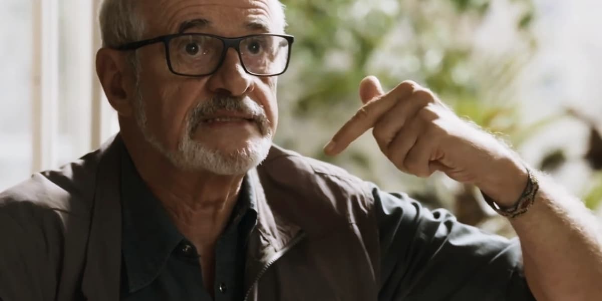 Dante seria o "sortudo" pai de Ari em Travessia Dante seria o "sortudo" pai de Ari em Travessia