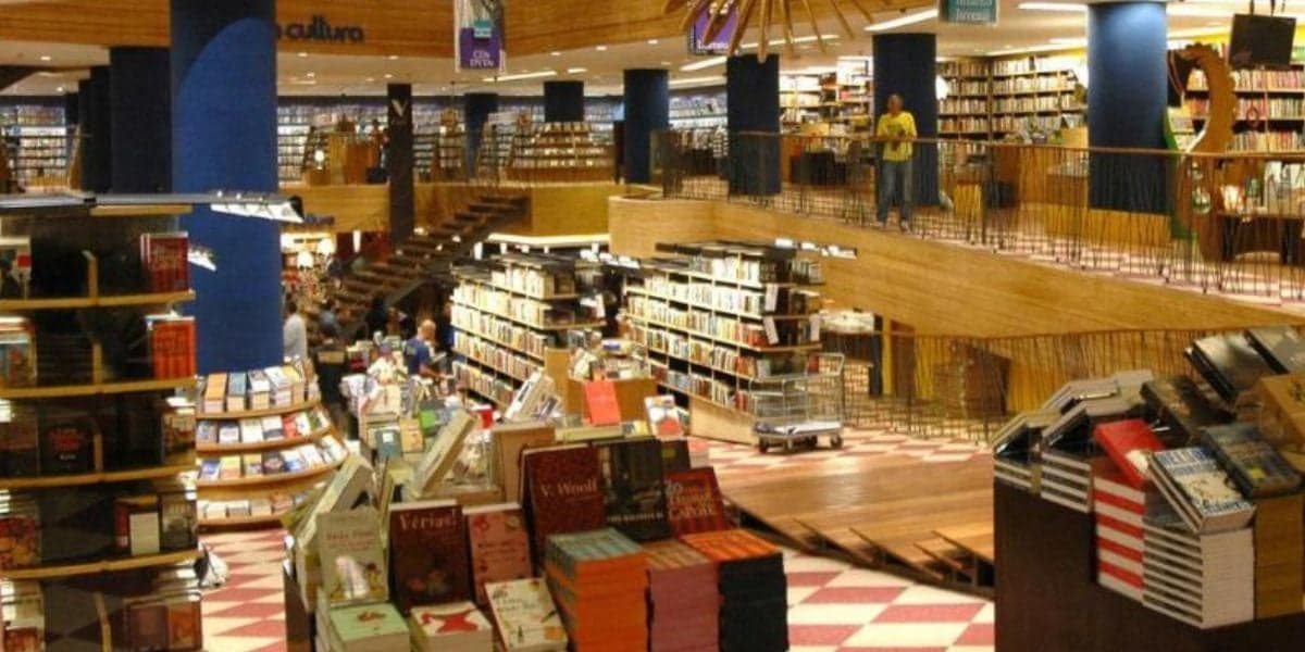 Ao vivo, Alan Severiano entrega falência da livraria cultura, decadência de empresa e possibilidade de fechamento (Foto: Reprodução / SP1 da Globo) Ao vivo, Alan Severiano entrega falência da livraria cultura, decadência de empresa e possibilidade de fechamento (Foto: Reprodução / SP1 da Globo)