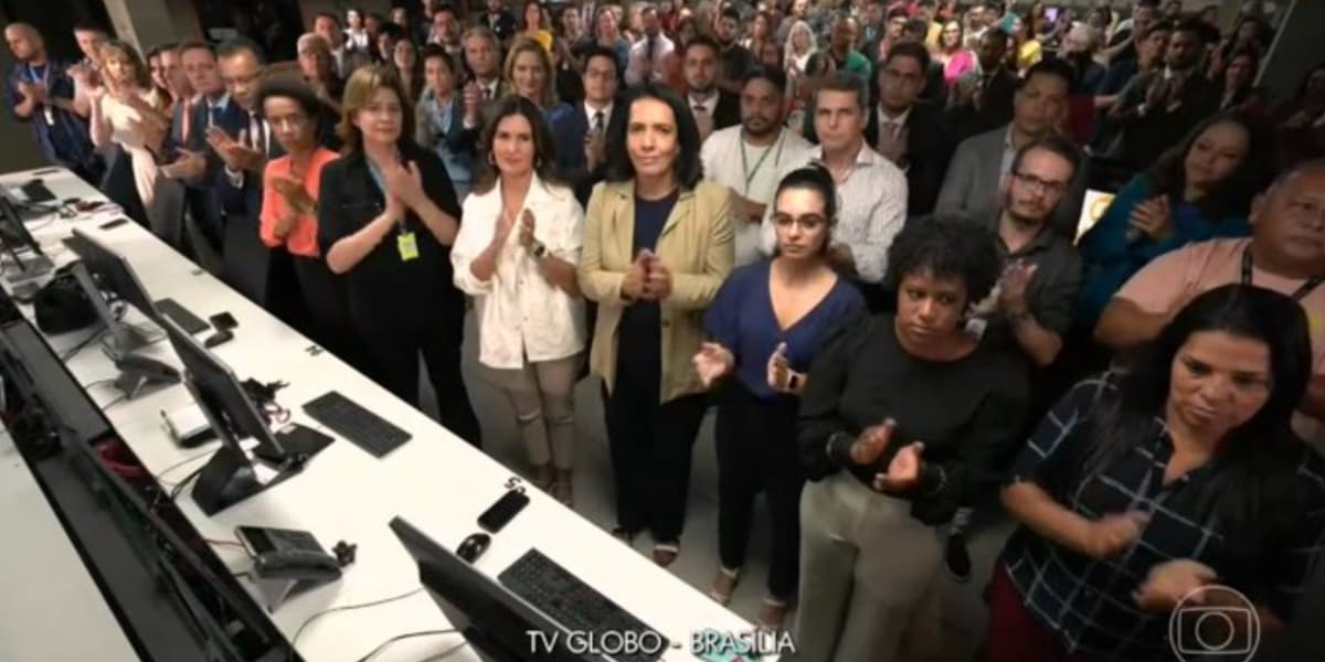 Fátima Bernardes presta homenagem à glória Maria no Jornal Nacional - Foto: Reprodução/Globo Fátima Bernardes presta homenagem à glória Maria no Jornal Nacional - Foto: Reprodução/Globo