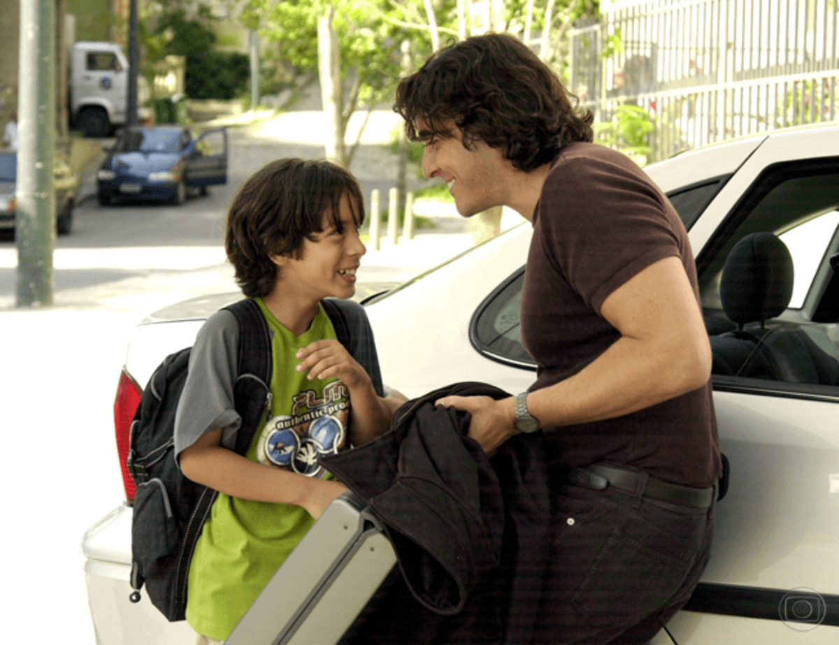 Na trama Bruno Abrahão interpretava o pequeno "Zeca" filho de Cristiano (Alexandre Borges) (Foto Reprodução/Memória da Tv) Na trama Bruno Abrahão interpretava o pequeno "Zeca" filho de Cristiano (Alexandre Borges) (Foto Reprodução/Memória da Tv)