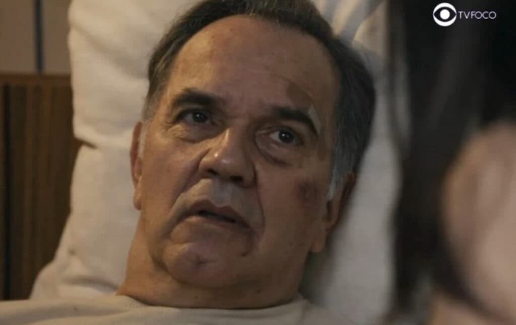 Travessia - Guerra morre? Com fortes dores, ele é levado às pressas ao hospital e recebe notícia devastadora