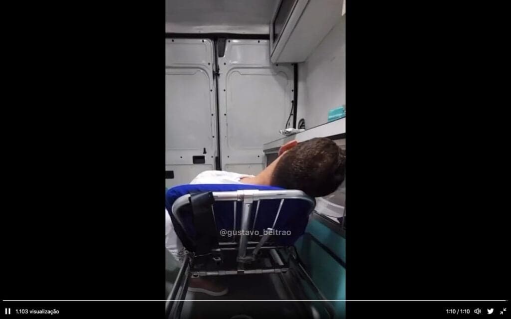 Gusttavo Lima dá bebida para fã e o faz sair de ambulância de show (Foto: Reprodução / Twitter) Gusttavo Lima dá bebida para fã e o faz sair de ambulância de show (Foto: Reprodução / Twitter)